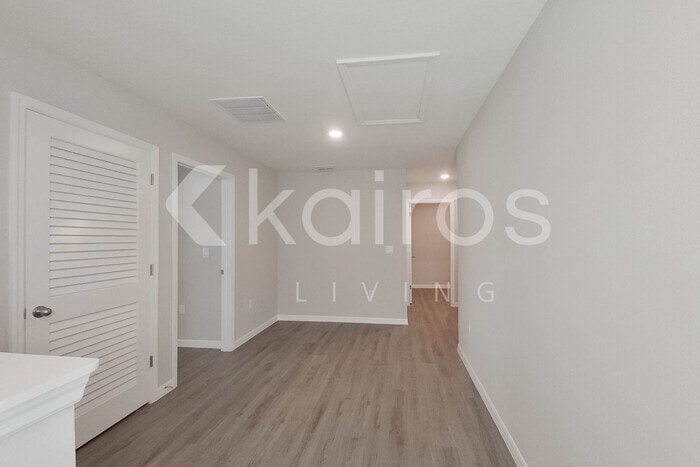 Building Photo - 8641 SW 43rd Ter