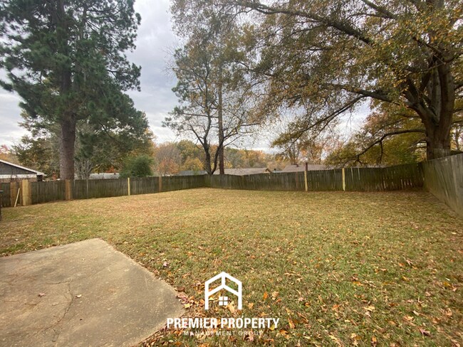 Building Photo - 4453 Kerwin Dr