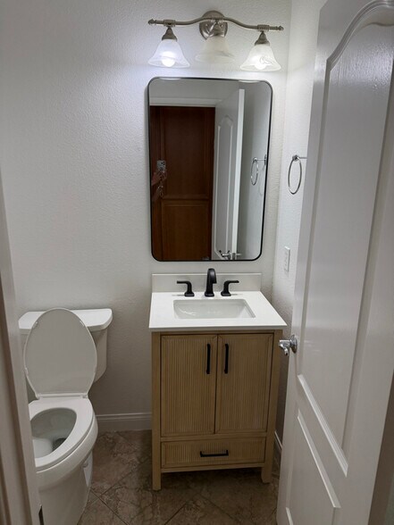 Building Photo - 10470 Hollingsworth Way