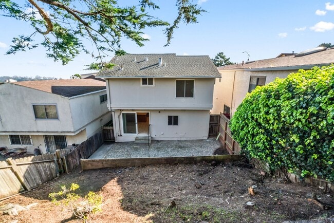 Building Photo - Spacious 3-Bedroom Daly City Home – Prime ...