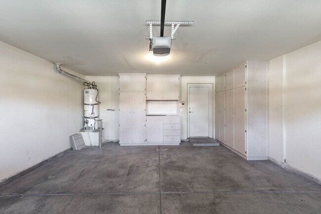 Building Photo - Painted Desert Golf Community Townhome