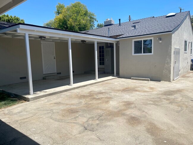 Building Photo - 5457 Beck Ave