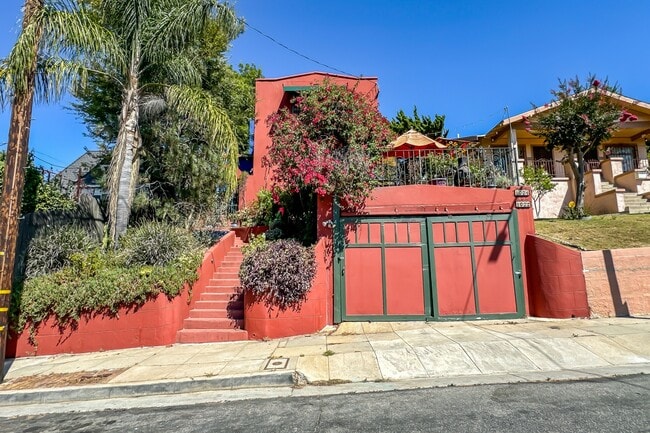 Building Photo - 1024 Coronado Terrace