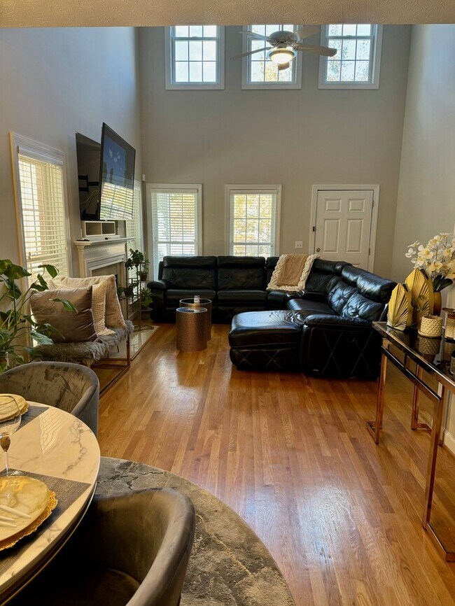Building Photo - Port Warwick Luxury attached Home