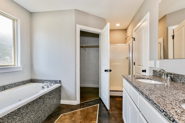 Building Photo - 3-Bedroom Haskell Home