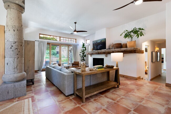 Building Photo - Luxury Oasis in Palm Springs Retreat