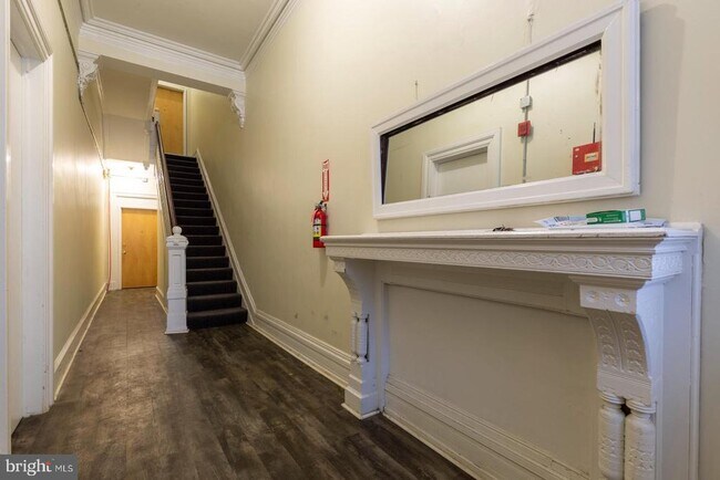 Building Photo - 3017 W Girard Ave