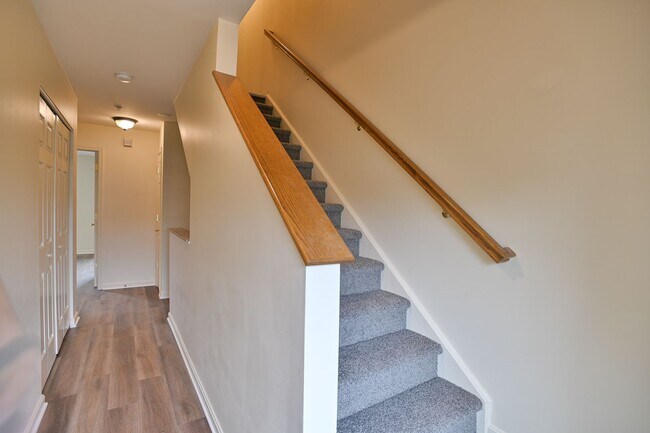 Building Photo - 3 Bedroom Single Family in Midtown with Pa...