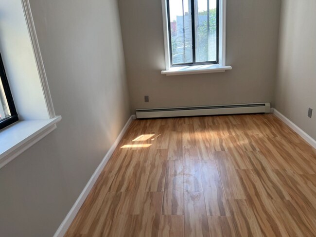Building Photo - 929 64th St