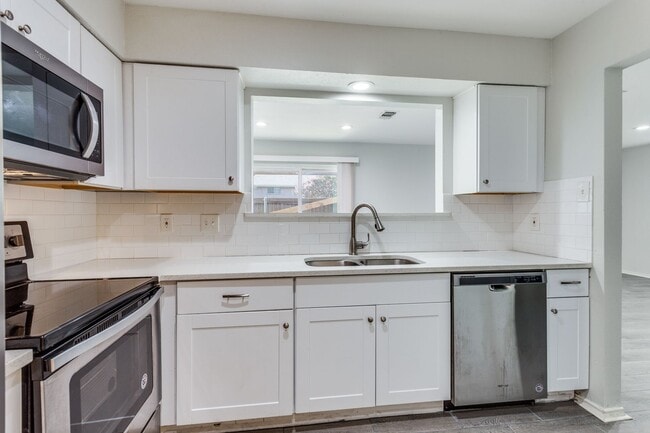 Building Photo - 13314 Goodland Pl