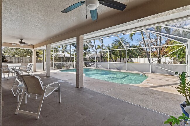 Building Photo - 3221 SE Quay St