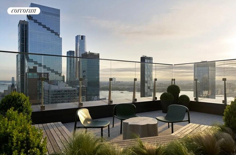 Building Photo - 550 Tenth Avenue 714