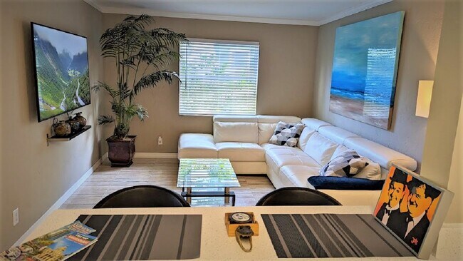 livingroom - 496 28th Ave N