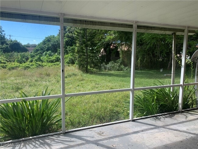 Building Photo - 650 Creuset Ave S