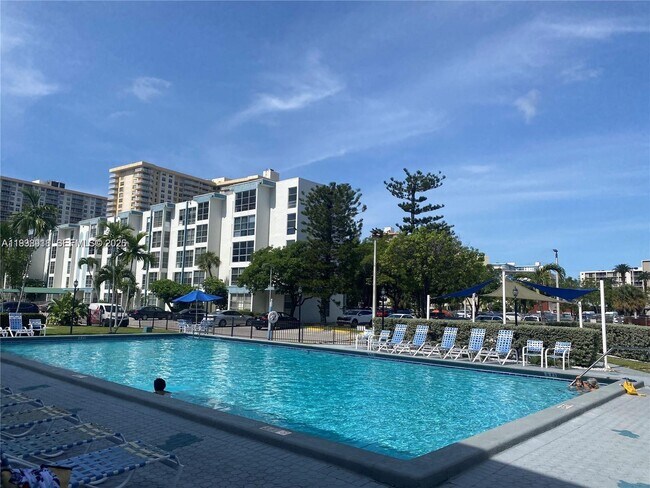 Building Photo - 17620 Atlantic Blvd