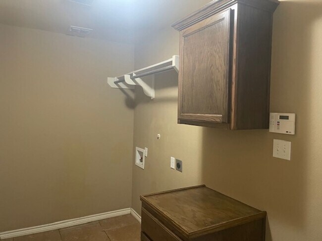 Building Photo - 1106 Pine Hollow Ln