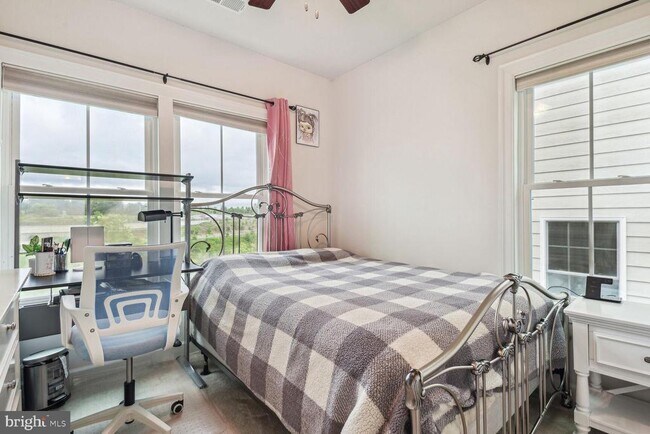 Building Photo - 124 Liriope Place