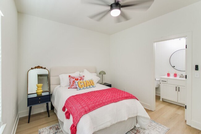 Building Photo - 1107 W 9th Ave