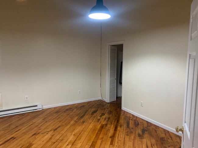 Building Photo - 1417 Kemper St