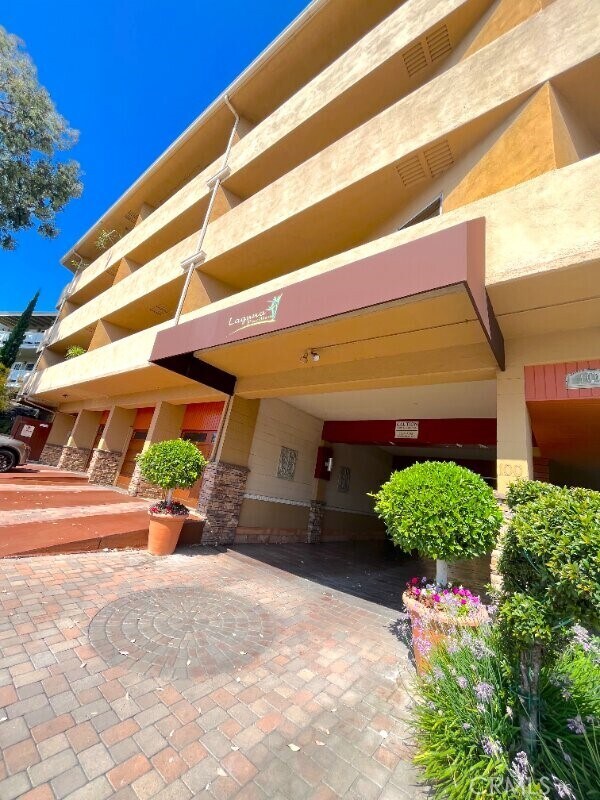 Building Photo - 100 Cliff Dr