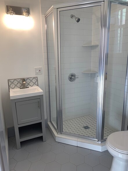 Bathroom 2 - 515 N Atlantic Blvd