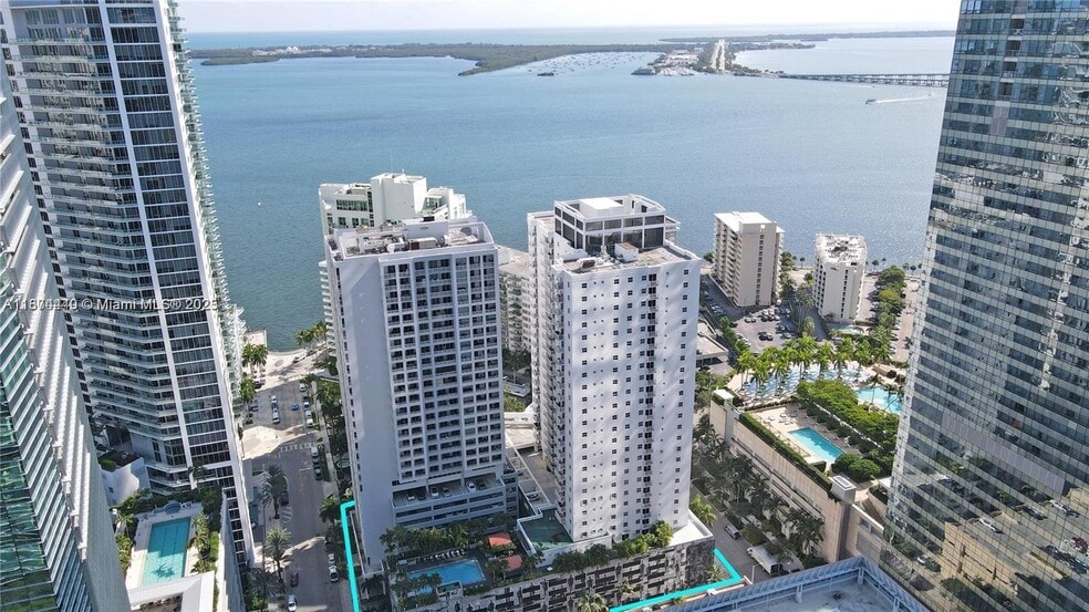 Building Photo - 185 SE 14th Ter