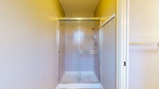 Building Photo - Well Maintain West Side Single Story 3 bedroom 2 bathroom home with 2 car garage