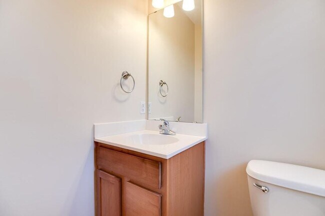 Building Photo - 1347 Magnolia Ave E