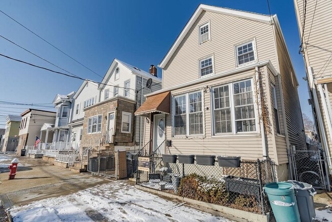 Building Photo - 179 Hobart Ave