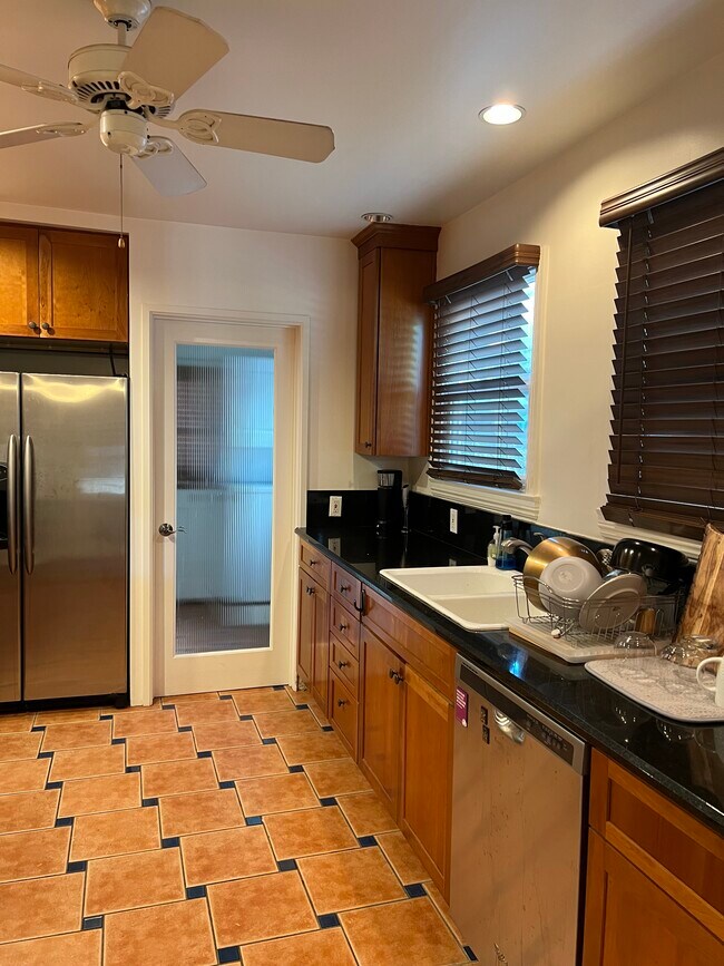 Building Photo - 6087 Cashio St