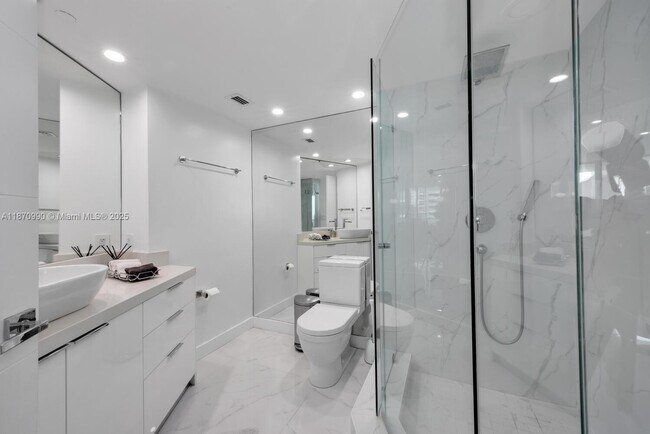 Building Photo - 2127 Brickell Ave