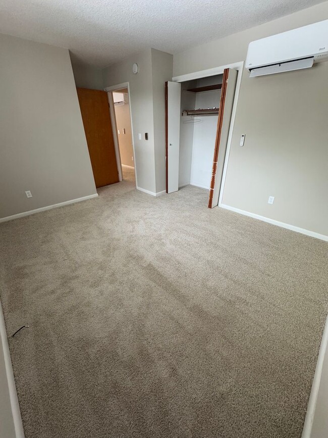 Building Photo - 2 Bedroom 1 Bath w/ Detached Single Car Ga...