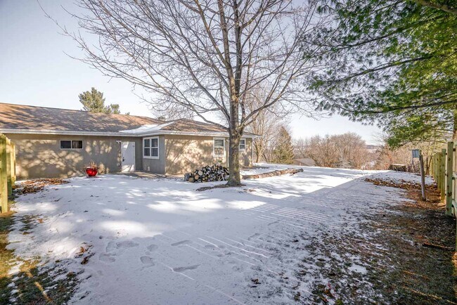 Building Photo - 4686 Capitol View Rd