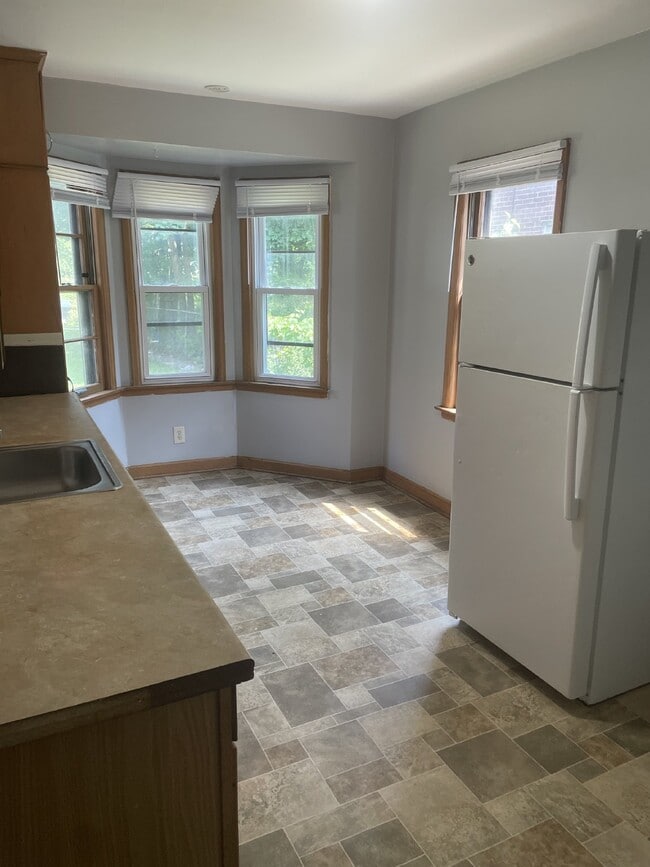 Building Photo - Cozy Lower Duplex with 2 Bedrooms and 1 Bathroom