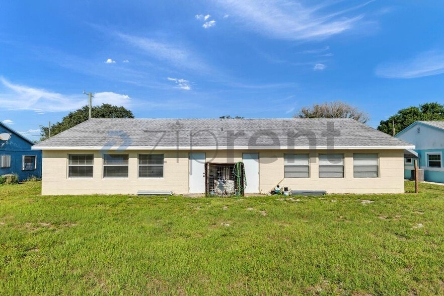 Building Photo - Unit B