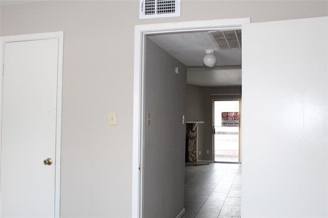 Building Photo - 6001 Reims Rd