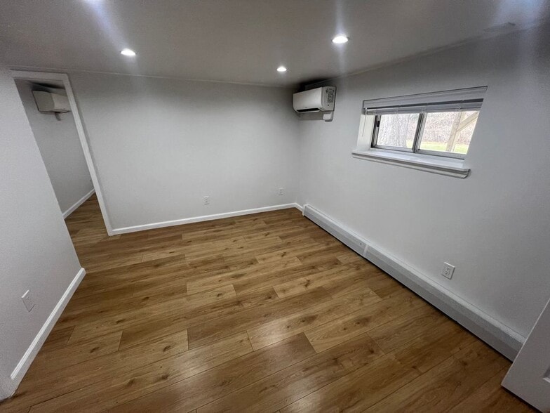 Building Photo - 25 Spruce St