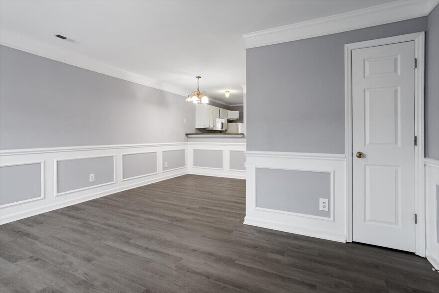 Building Photo - 17 Cheltenham Dr