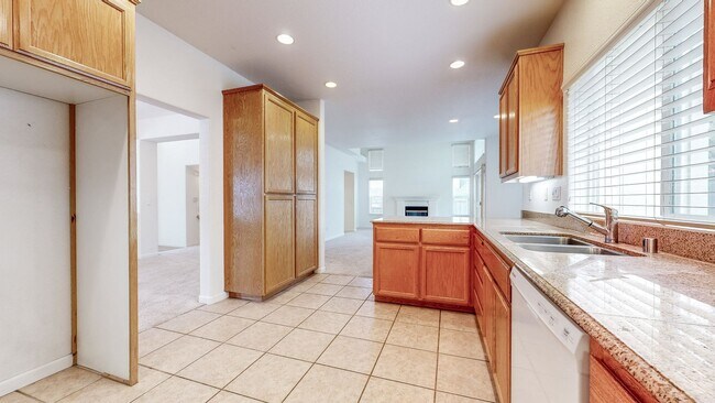 Building Photo - Desirable Skyhawk 3 bedroom Tri-Level Single Family