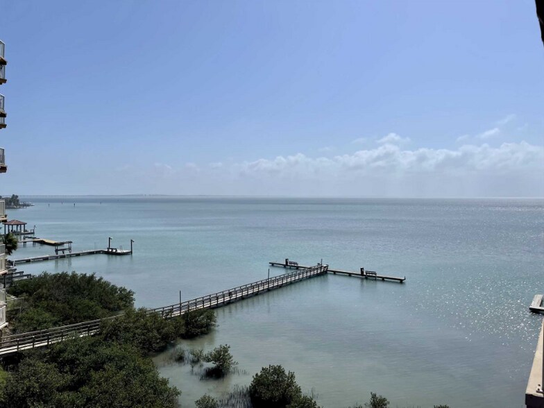 Building Photo - 200 W Capricorn Dr