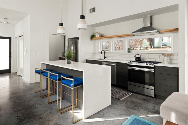 Building Photo - 902 Garden Villa Ct