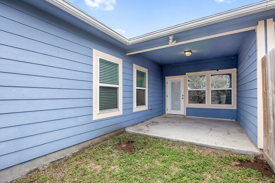 Building Photo - 1638 Clare Dr