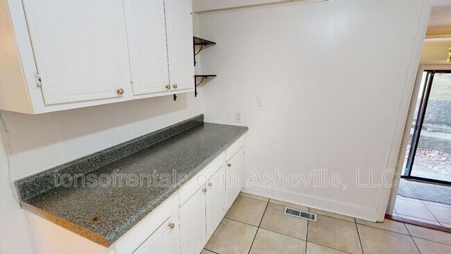 Building Photo - 170 Birch Ln