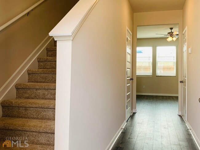 Building Photo - 49 Lauritsen Way