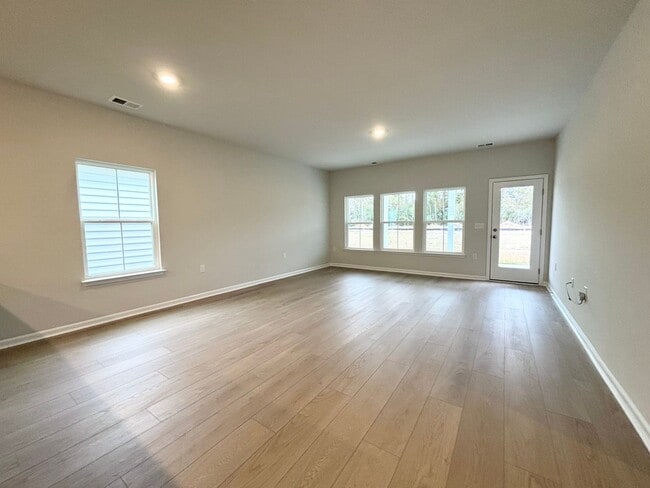 Building Photo - Perfect family home in Ocean Isle Beach