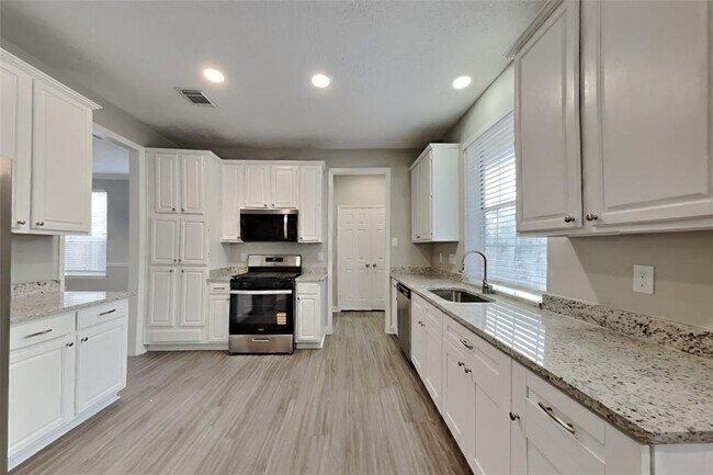 Building Photo - 6910 Springcrest Ct