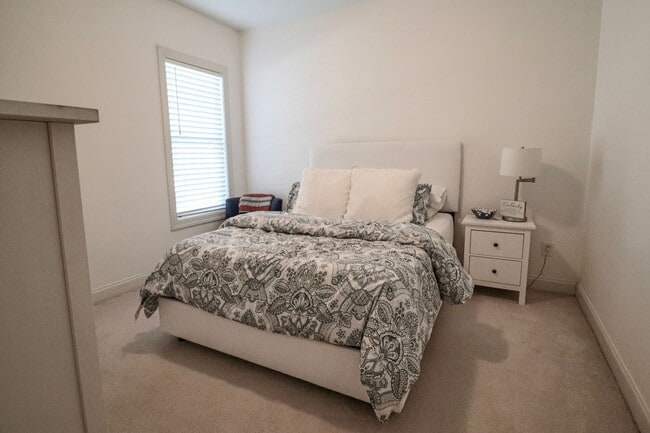 Building Photo - Spacious 4 Bedroom, Pet Friendly with Fenced In Backyard, Mimosa Bay Community Amenities