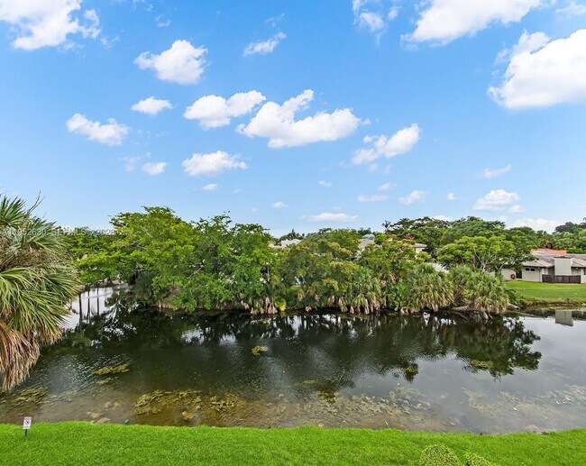 Building Photo - 505 S Pine Island Rd