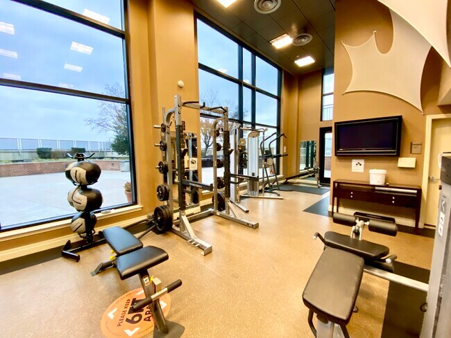 Building Photo - 2451 Midtown Ave