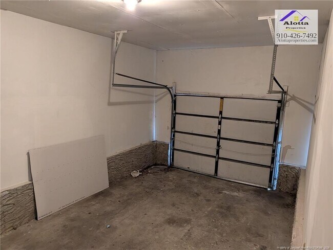 Building Photo - 482 Corning Pl
